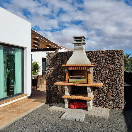 Beautiful Spacious Villa With Private Heated Pool In Lajares Exterior foto