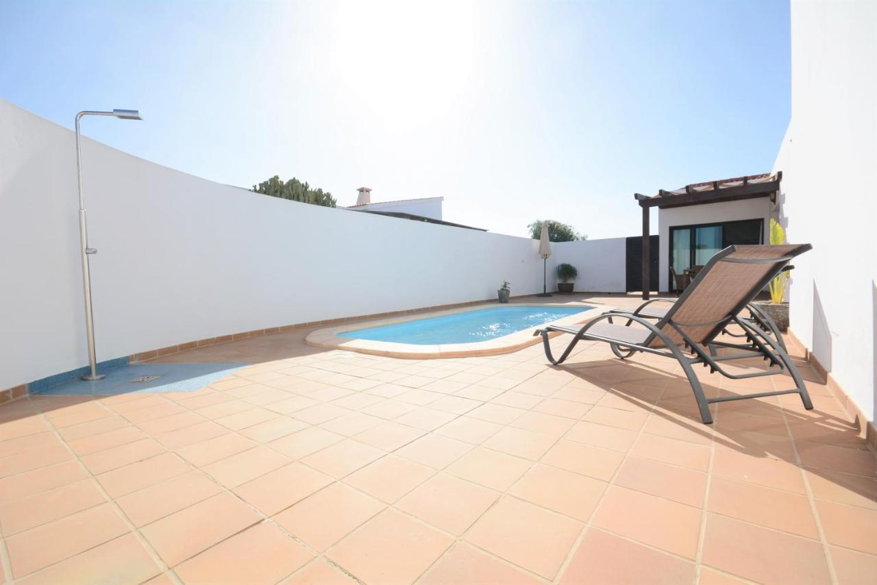 Beautiful Spacious Villa With Private Heated Pool In Lajares Exterior foto