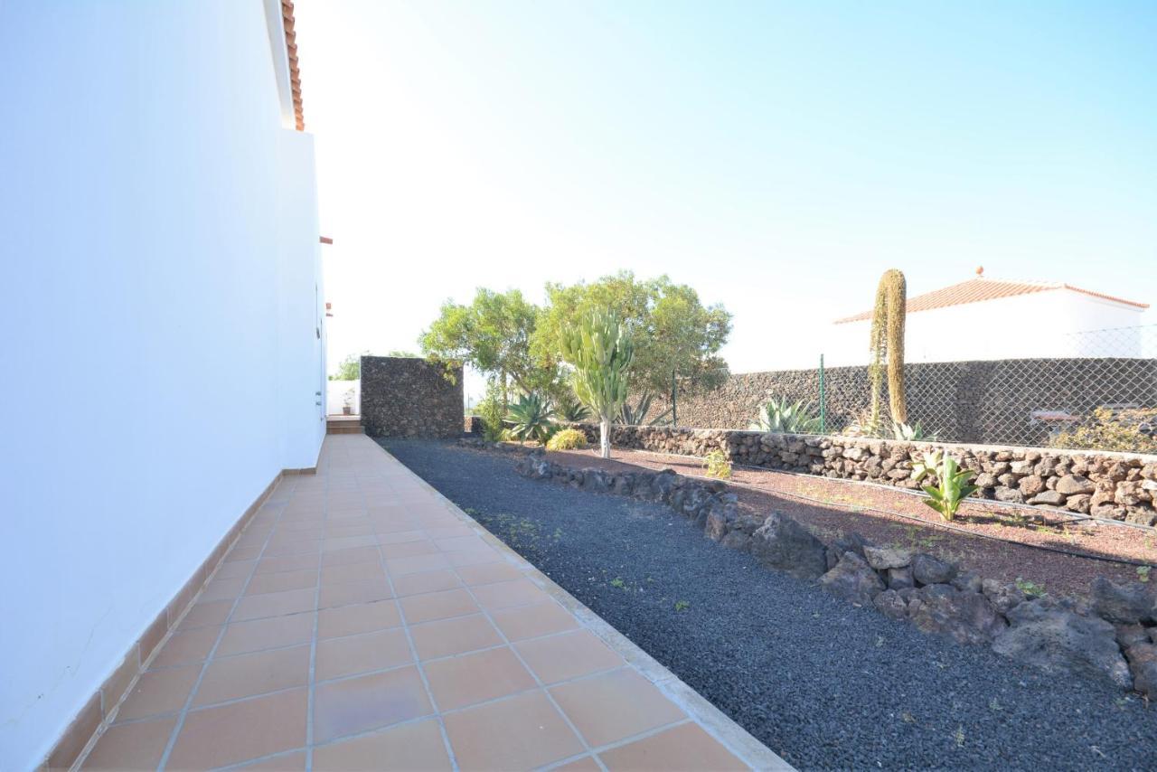 Beautiful Spacious Villa With Private Heated Pool In Lajares Exterior foto