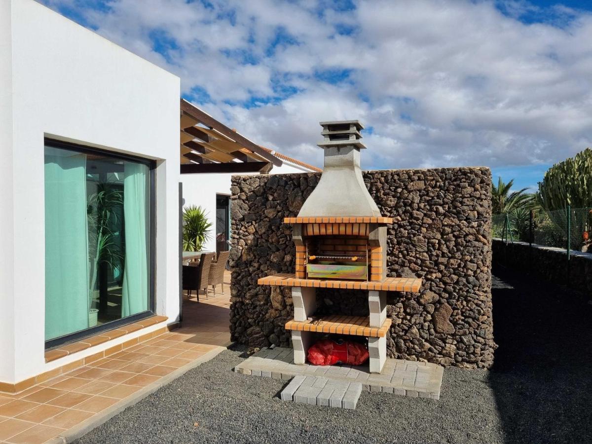 Beautiful Spacious Villa With Private Heated Pool In Lajares Exterior foto