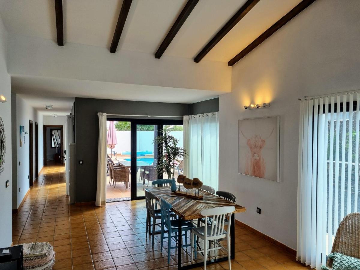 Beautiful Spacious Villa With Private Heated Pool In Lajares Exterior foto